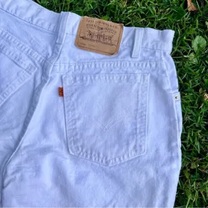 1970’s orange tab Levi 36941 white denim shorts