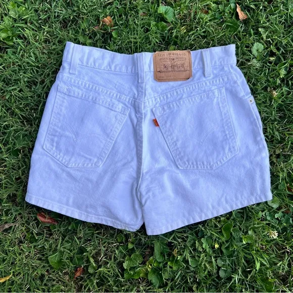 1970’s orange tab Levi 36941 white denim shorts