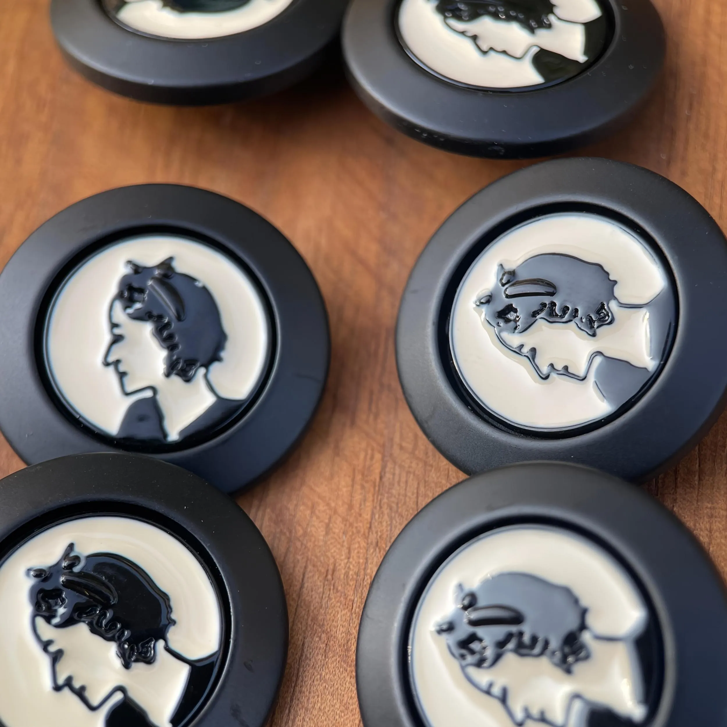5pcs Portrait Round Resin Buttons for Clothing or Craft Decorations