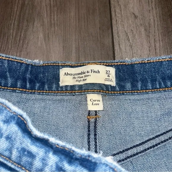 Abercrombie &amp; Fitch, The Moms Shorts High Rise, Curve Love, Size 4