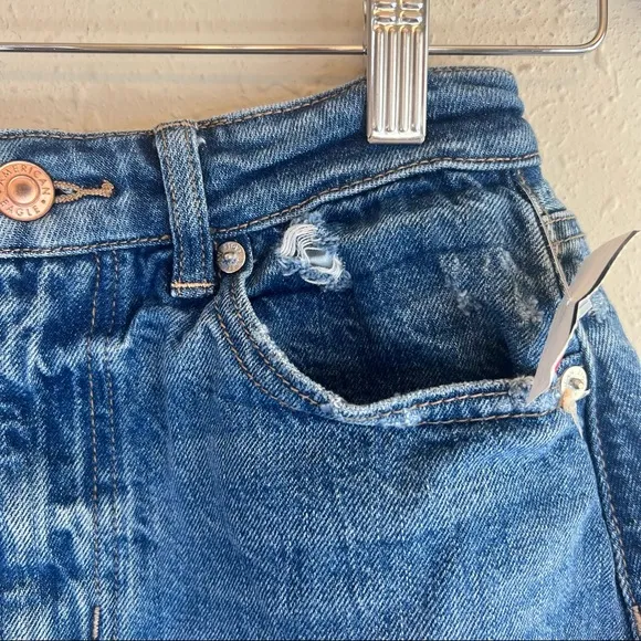 American Eagle Women’s Ripped Highest Rise Mom Denim Shorts/Sz:0/NEW