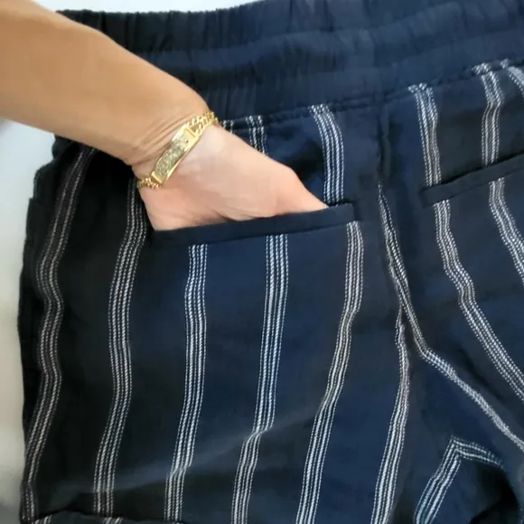 Athleta Carbo Tide Linen Shorts