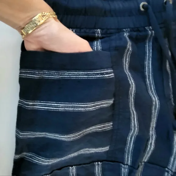 Athleta Carbo Tide Linen Shorts