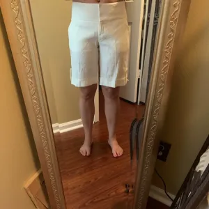 Bebe white linen mix Bermuda shorts