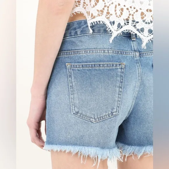 Denim Pimkie Embroidered Frayed Hem Denim Shorts Size Medium?