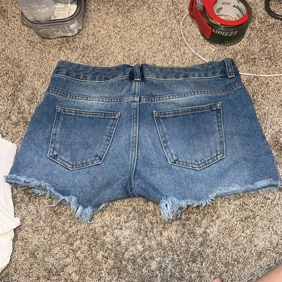Denim Pimkie Embroidered Frayed Hem Denim Shorts Size Medium?