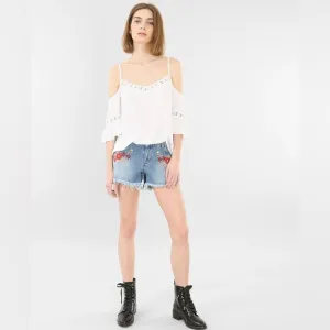 Denim Pimkie Embroidered Frayed Hem Denim Shorts Size Medium?