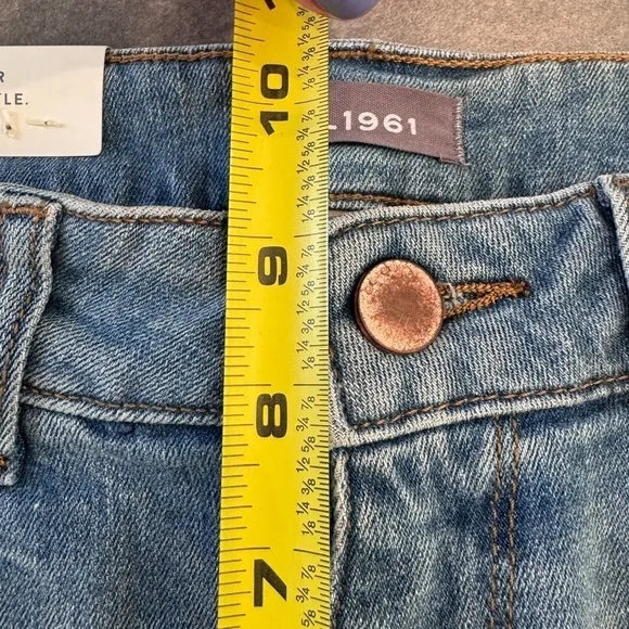 DL1961 NWT  Karlie boyfriend denim distressed gray cutoff shorts size 24