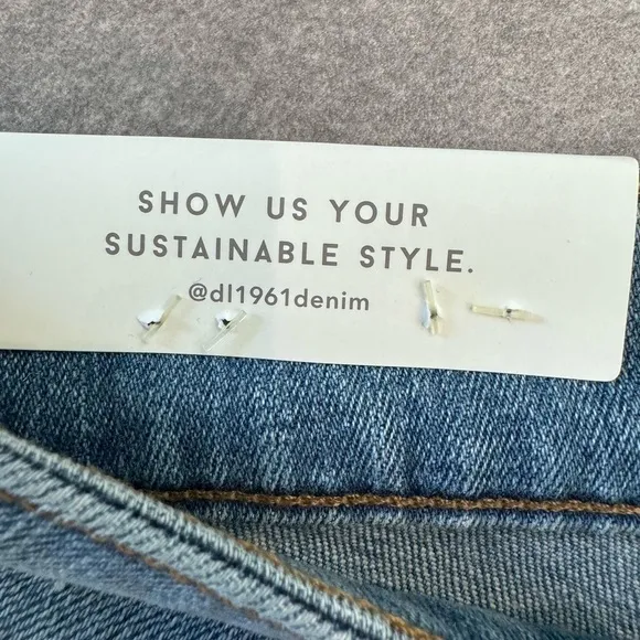 DL1961 NWT  Karlie boyfriend denim distressed gray cutoff shorts size 24