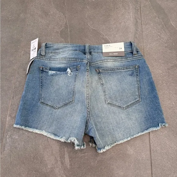 DL1961 NWT  Karlie boyfriend denim distressed gray cutoff shorts size 24