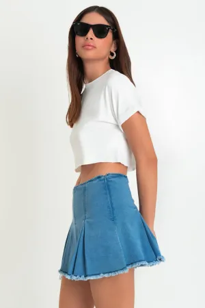 Falda short corto tableado de denim con rotos