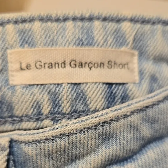 Frame Denim Le Grand Garcon Acid Wash Blue Jean Shorts with Frayed Hem Size 28