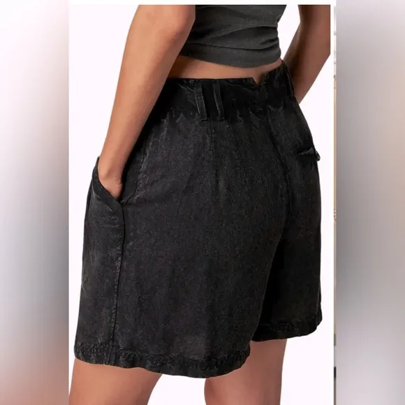 Free People Calla Linen Trouser Shorts in black.  NWT size 6.