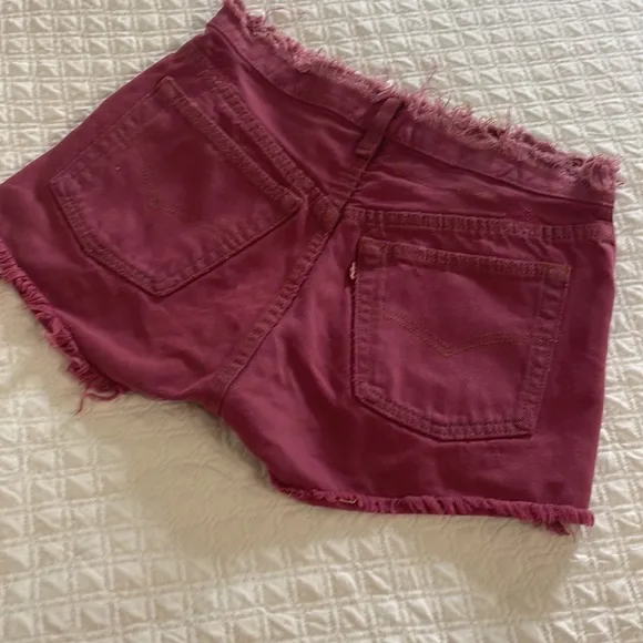 Free People Levi’s Cranberry Denim Distressed Jean shorts 28 very RARE 🦄 EUC