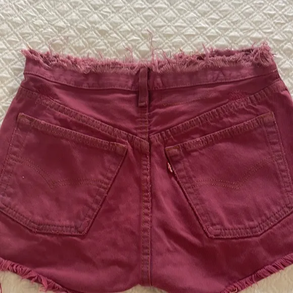 Free People Levi’s Cranberry Denim Distressed Jean shorts 28 very RARE 🦄 EUC