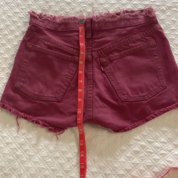 Free People Levi’s Cranberry Denim Distressed Jean shorts 28 very RARE 🦄 EUC