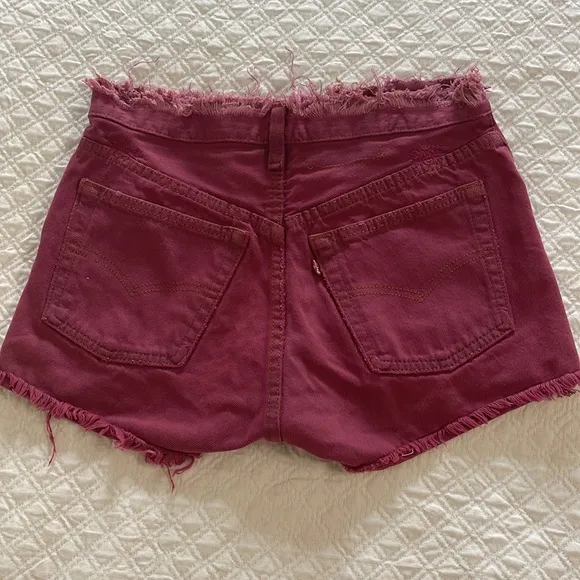 Free People Levi’s Cranberry Denim Distressed Jean shorts 28 very RARE 🦄 EUC