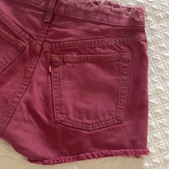 Free People Levi’s Cranberry Denim Distressed Jean shorts 28 very RARE 🦄 EUC