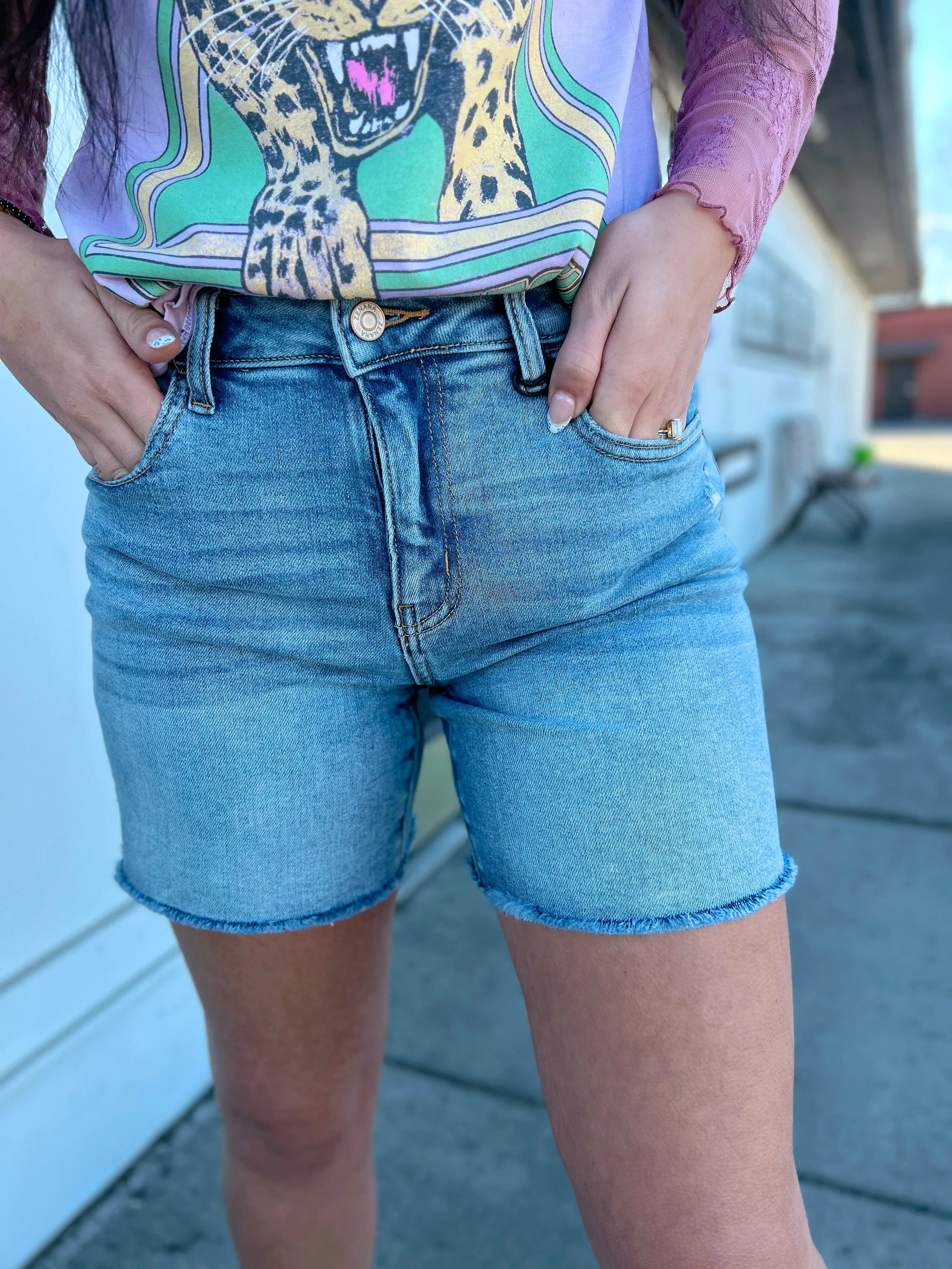 Hannah Mid Rise Raw Hem Short