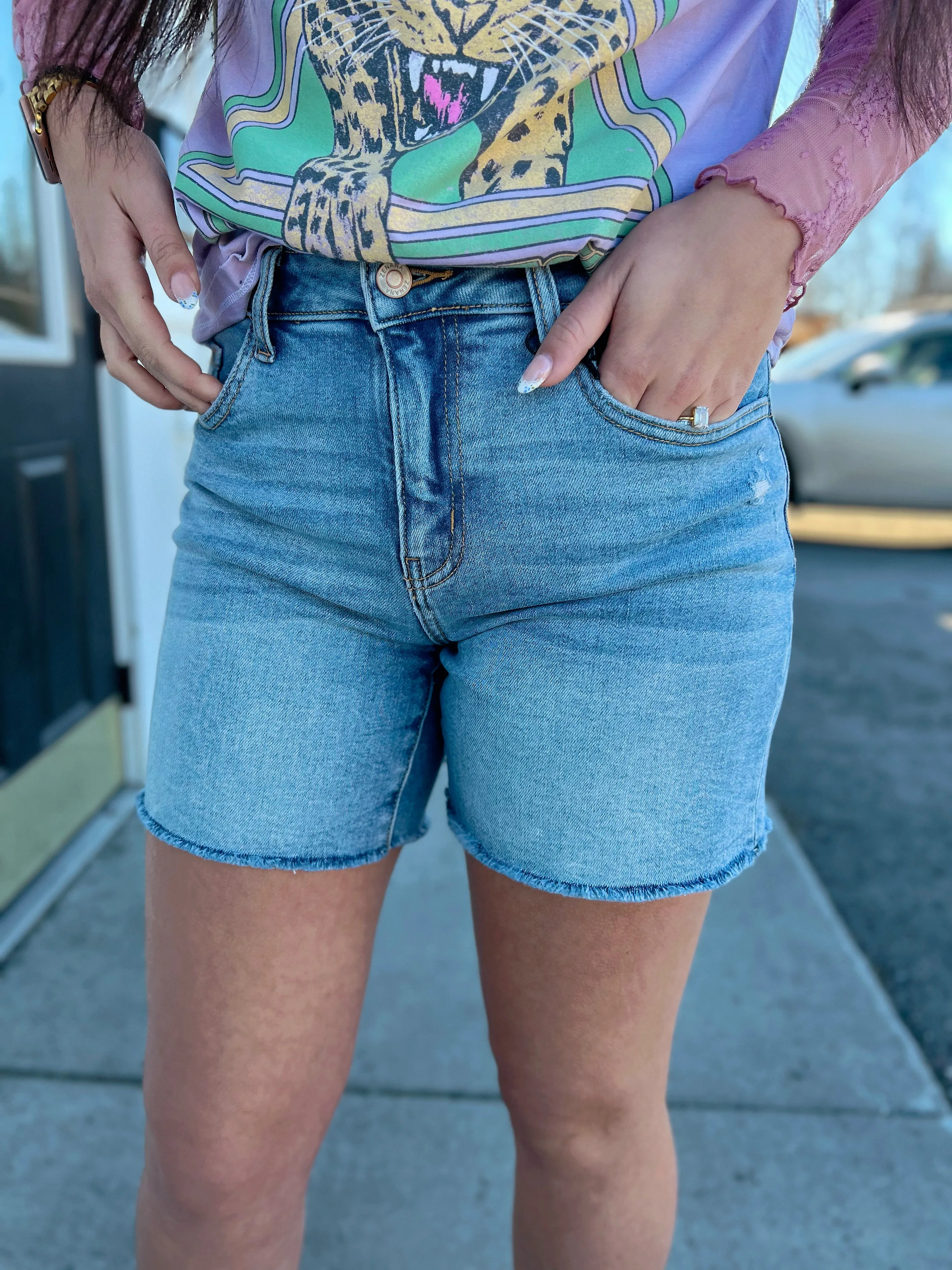 Hannah Mid Rise Raw Hem Short