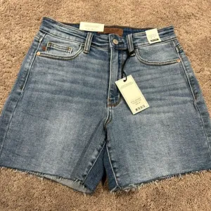 Judy Blue high waist “sky is the limit “ size medium NWT stretchy