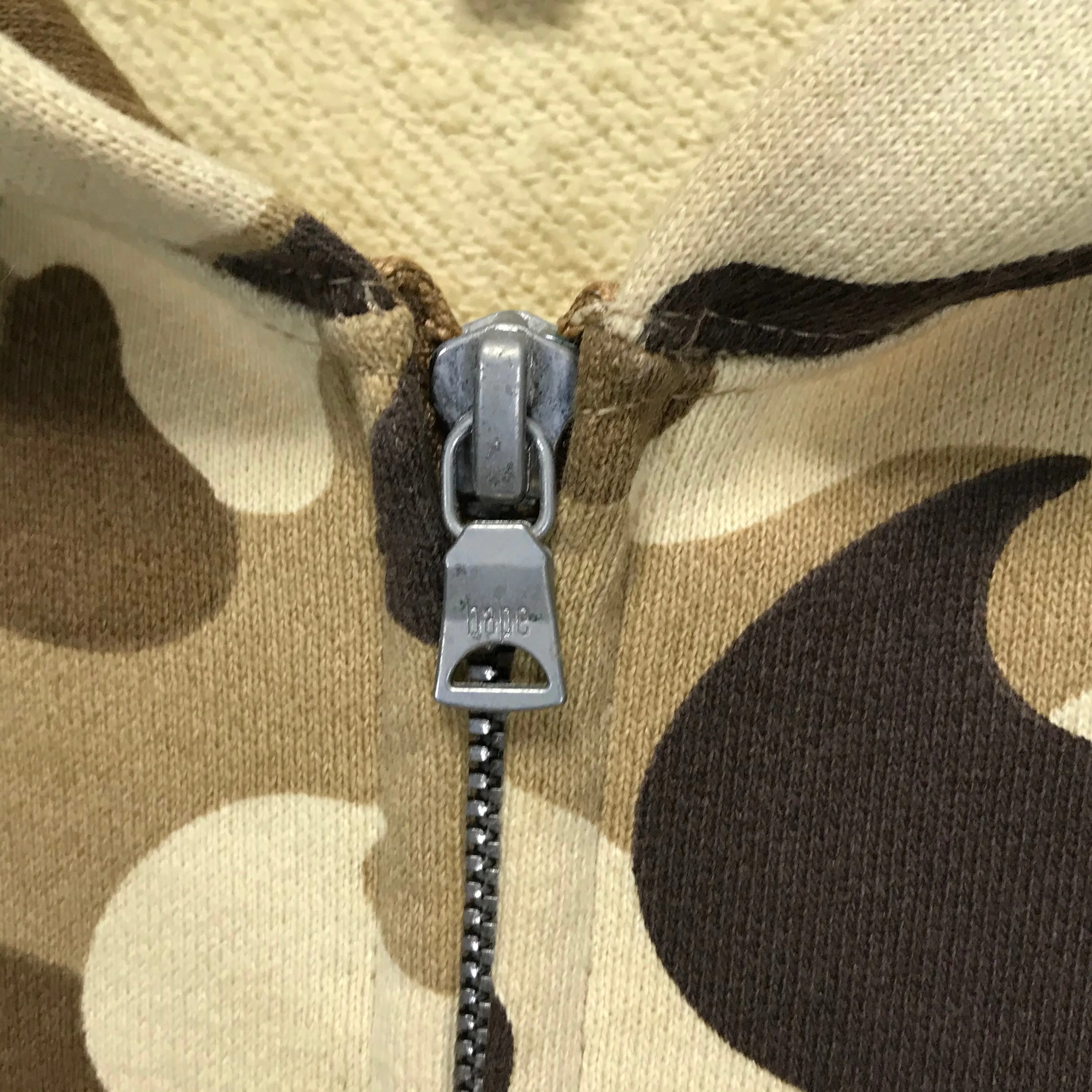 [L] A Bathing Ape Bape Camo Sleeveless Zip Up Hoodie Brown