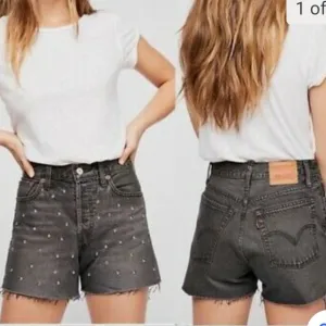 Levi Wedgie Button Fly shorts NWT 30
