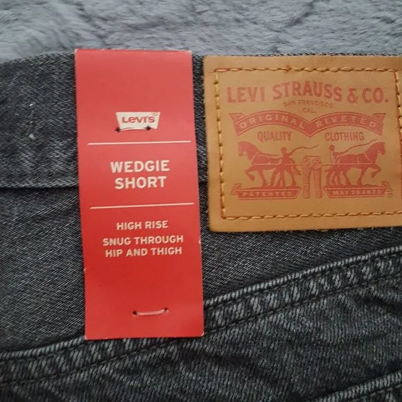 Levi Wedgie Button Fly shorts NWT 30