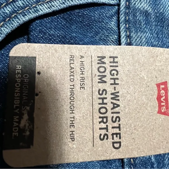 Levi’s High Waisted Mom Shorts women size 32 Blue NWT
