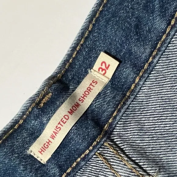 Levi’s High Waisted Mom Shorts women size 32 Blue NWT