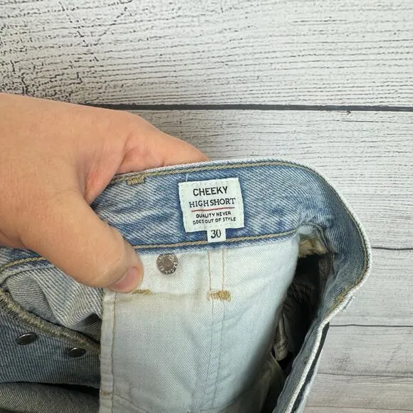 Levi's Made &amp; Crafted Women's Light Washed High Rise Cheeky Denim Shorts Size 30