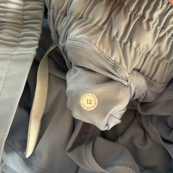 Lululemon Hotty Hot‎ Shorts Sz 12 NWT