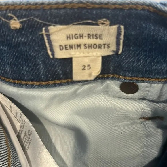 Madewell High-Rise Denim Shorts in Lavista Wash, size 25