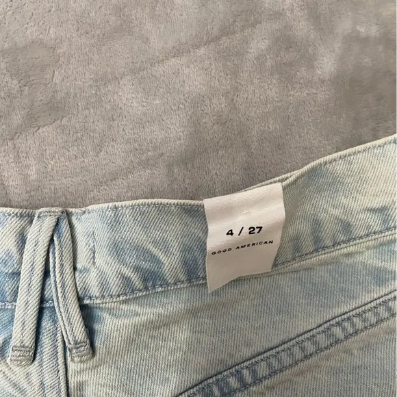 New! Good American Good Light Washed Blue 90s Shred Jean Shorts NWT 10929