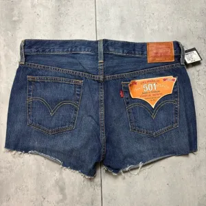 NEW LEVI'S 501 Denim Jean Shorts‎ Womens Button Fly Hem Fray Medium Wash Size 30