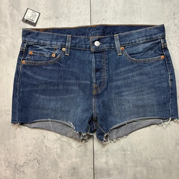 NEW LEVI'S 501 Denim Jean Shorts‎ Womens Button Fly Hem Fray Medium Wash Size 30