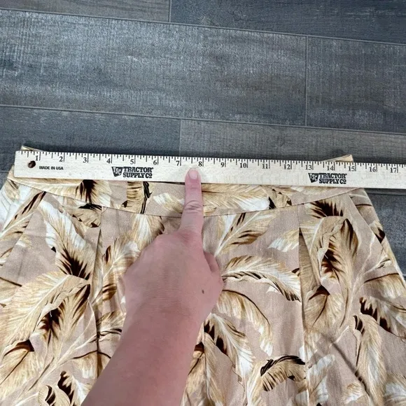 NWOT L'Agence Vittoria Palm Leaf Print Pleated Linen Blend Shorts