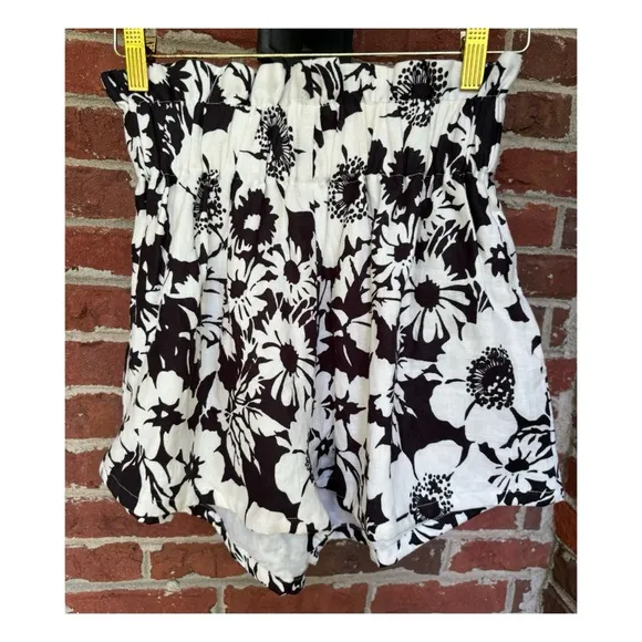 NWT Anthropologie Faithful The Brand Floral Linen Shorts In Black &amp; White Size 4