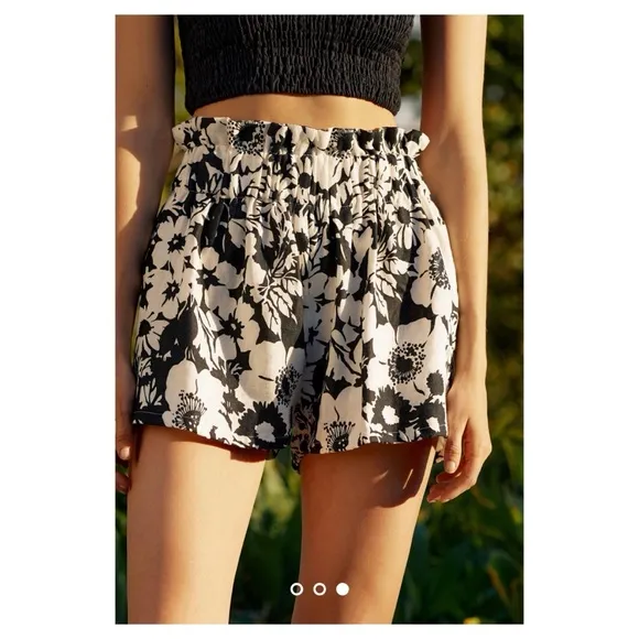 NWT Anthropologie Faithful The Brand Floral Linen Shorts In Black &amp; White Size 4