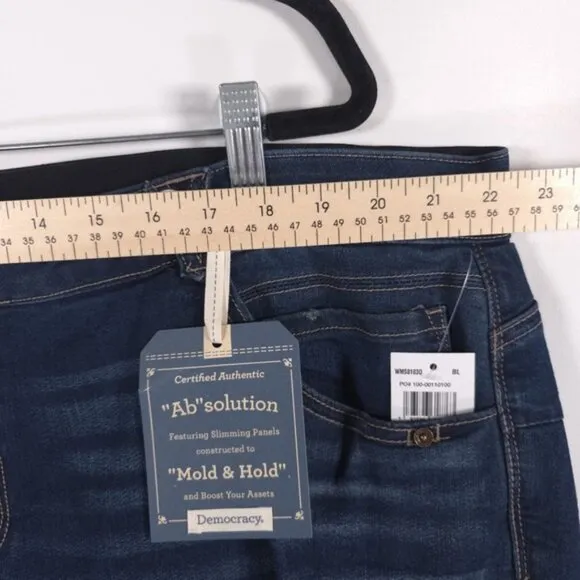 NWT DEMOCRACY Ab Solution CORE ESSENTIAL Denim Jean Shorts Mold &amp; Hold Size 24W