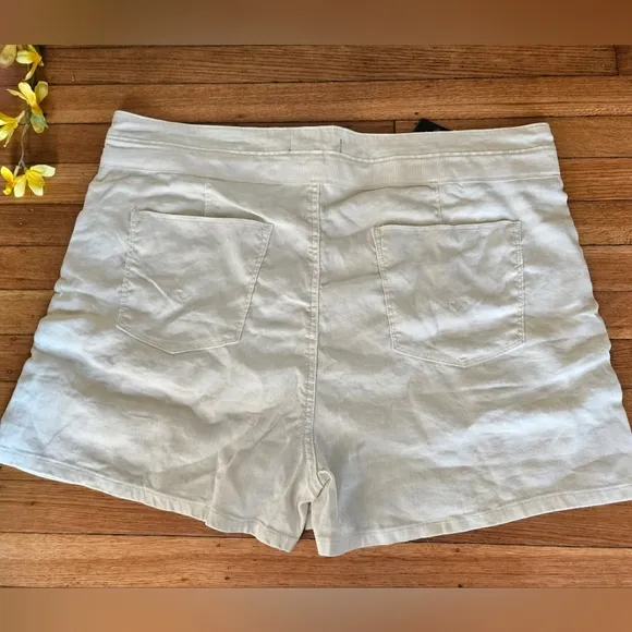 NWT Hudson Paper Bag Waist Twill Shorts, Egret, Size 33