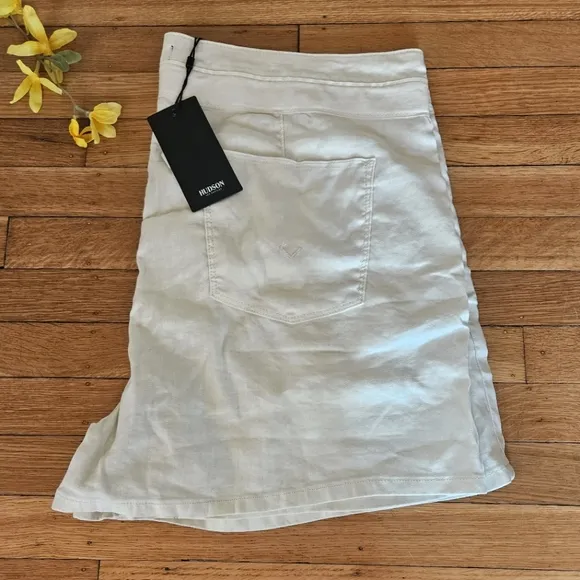 NWT Hudson Paper Bag Waist Twill Shorts, Egret, Size 33