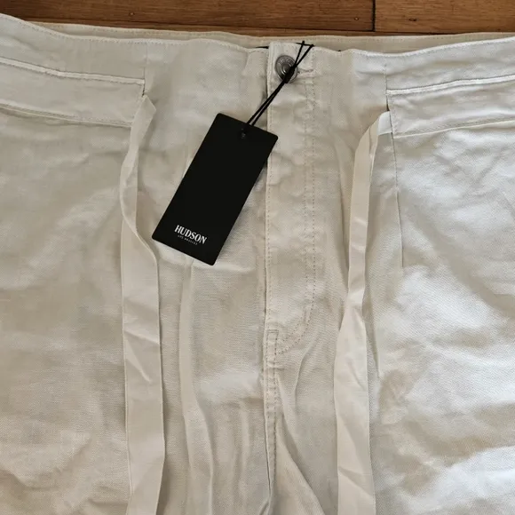 NWT Hudson Paper Bag Waist Twill Shorts, Egret, Size 33