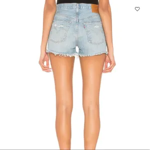 NWT Levi’s 501 High Rise Distressed Denim Jean Shorts Sz 31 Z512-26