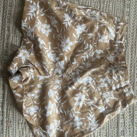 NWT Rag &amp; Bone ivory printed floral linen shorts. Size 6