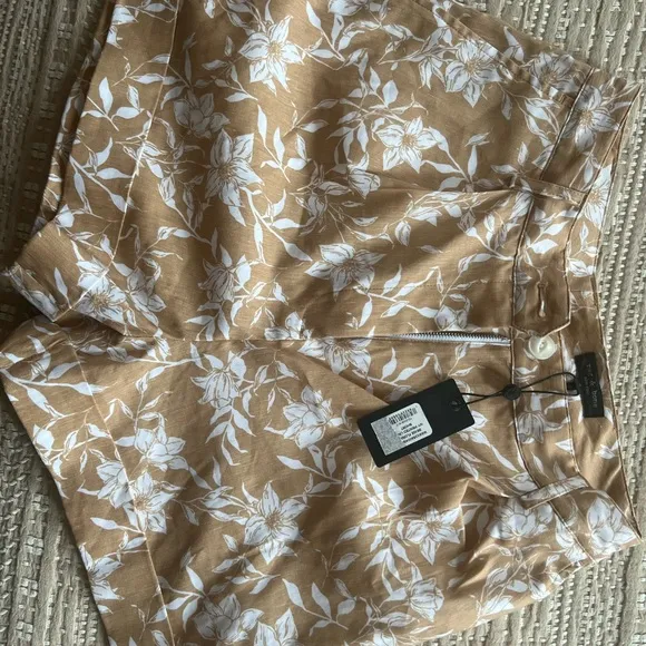 NWT Rag &amp; Bone ivory printed floral linen shorts. Size 6