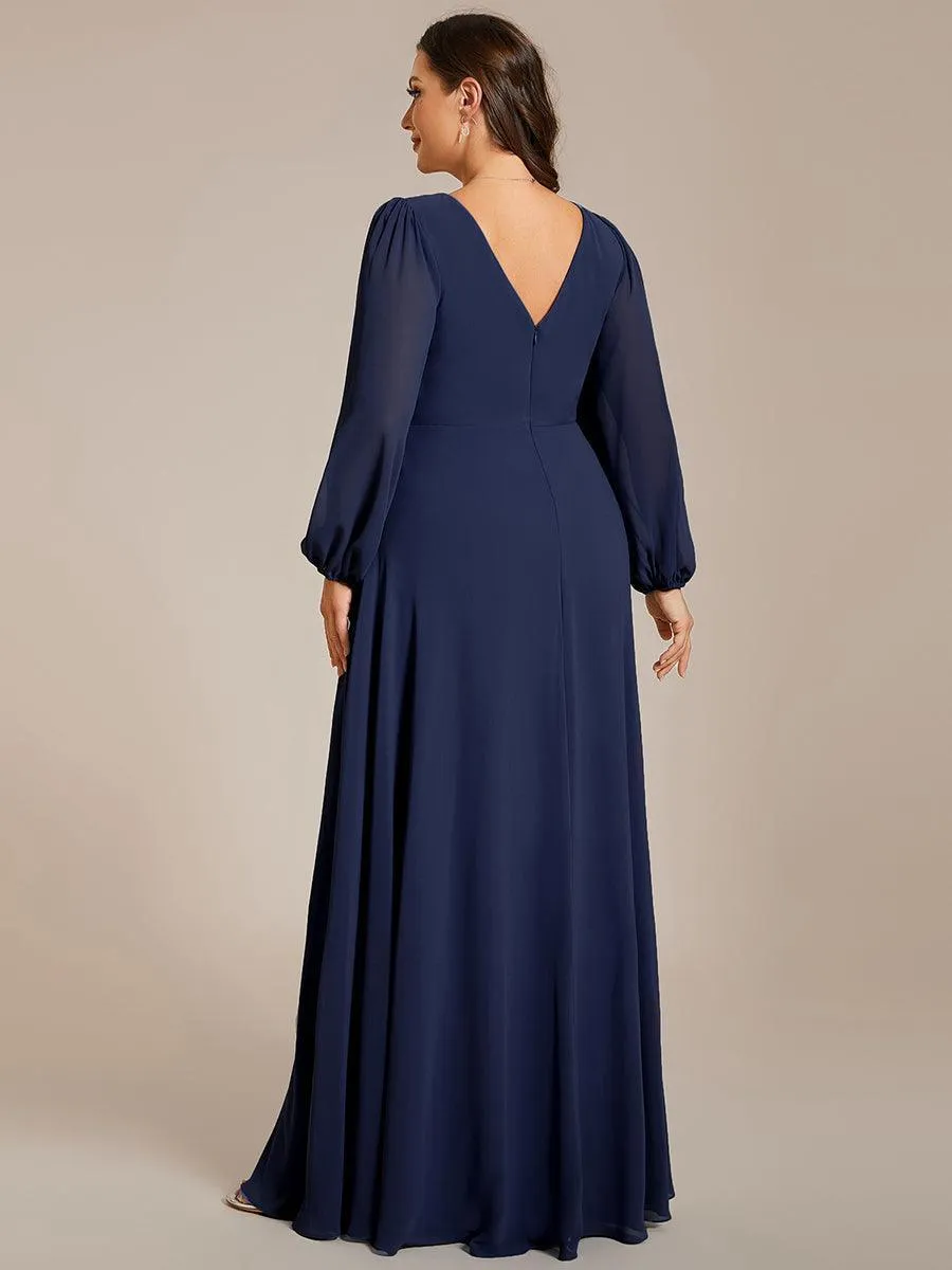 Robe de mère de la mariée en mousseline plissée à col en V et ceinture brillante
