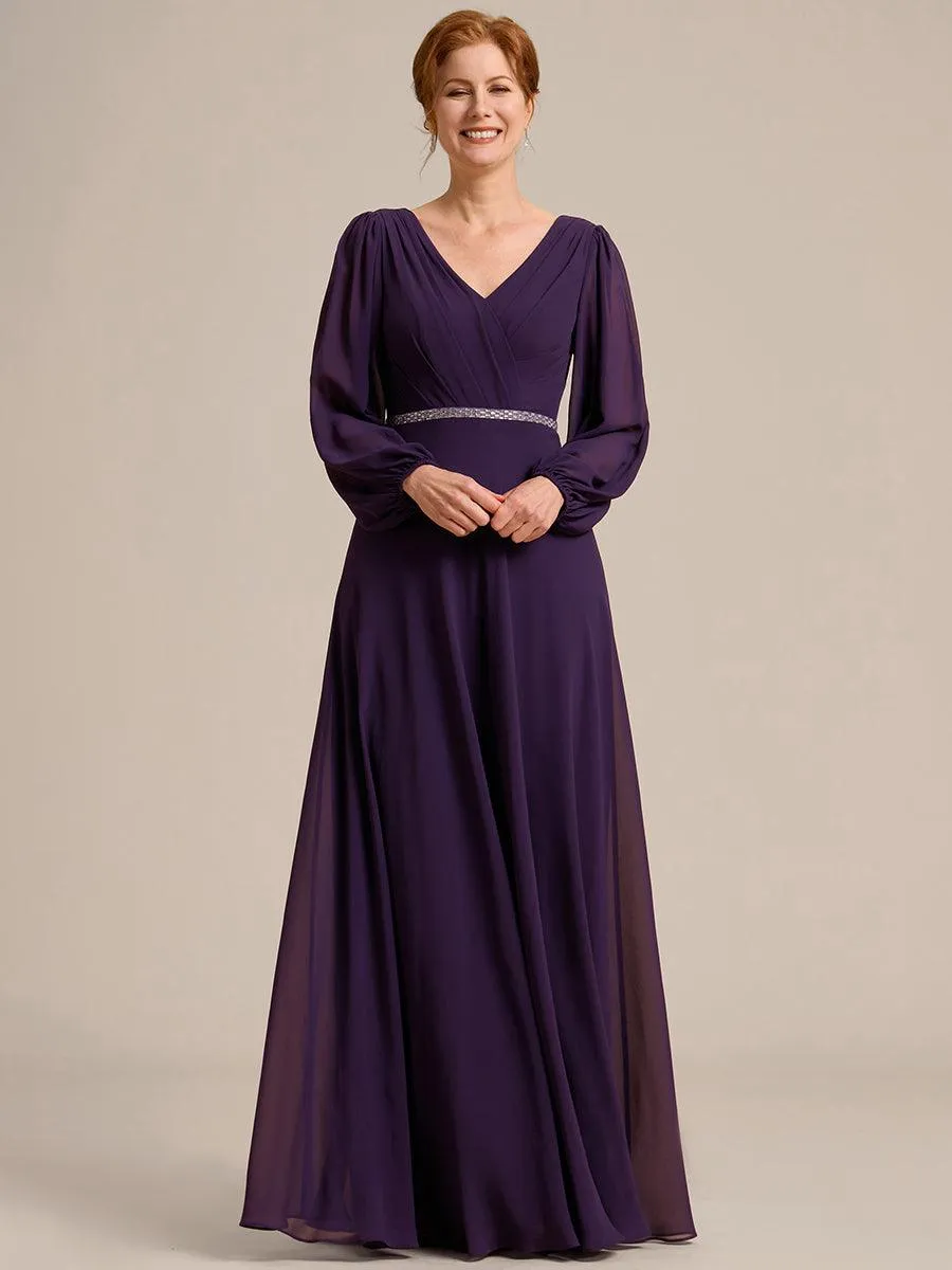 Robe de mère de la mariée en mousseline plissée à col en V et ceinture brillante