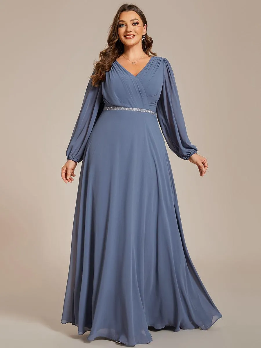 Robe de mère de la mariée en mousseline plissée à col en V et ceinture brillante