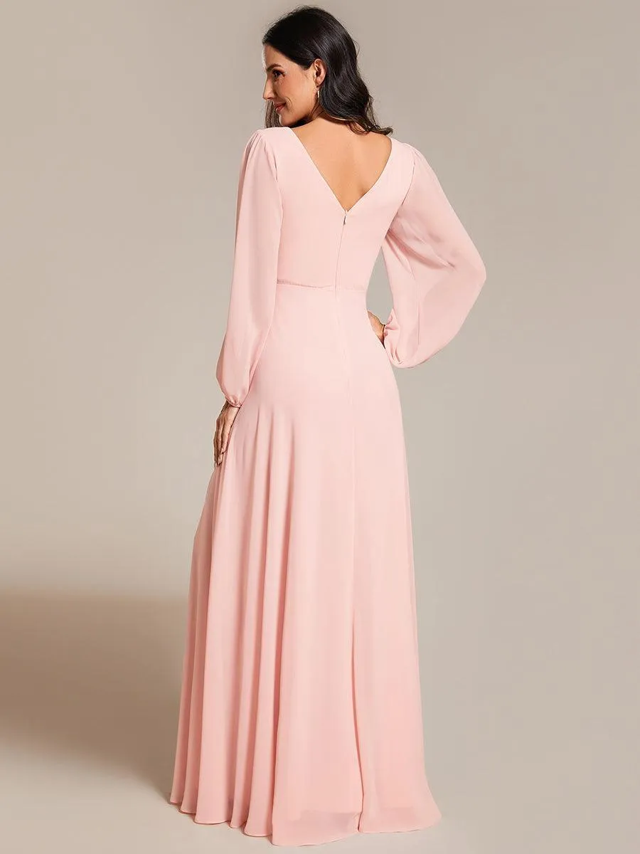 Robe de mère de la mariée en mousseline plissée à col en V et ceinture brillante